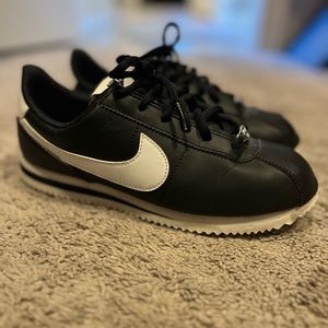 Nike Cortez sneakers. Black/white. Size 7 youth.